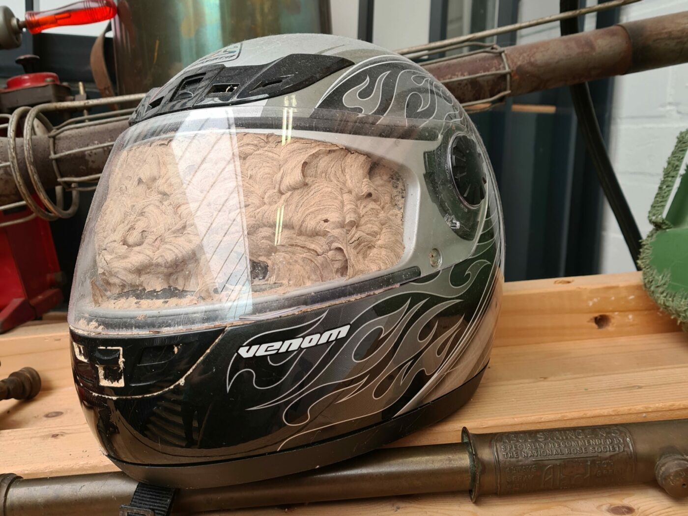 wespennest motorhelm